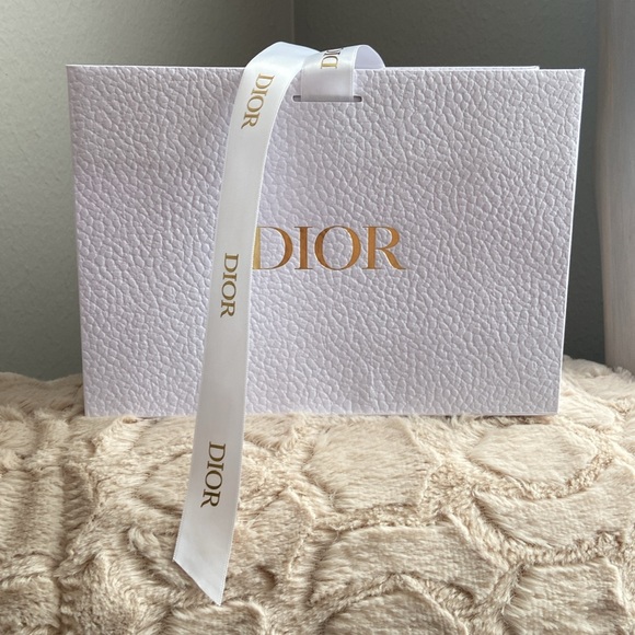 DIOR GIFTING CLUTCH (white w/ribbon) Size 8 x 5.5 x 3 (***ALL NEW***) - Picture 5 of 11